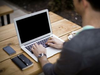 消费者都清楚知悉和明了，对于无法当面交易并银货两讫的买卖、消费或商业行为，必须签订契约，俾资信守。